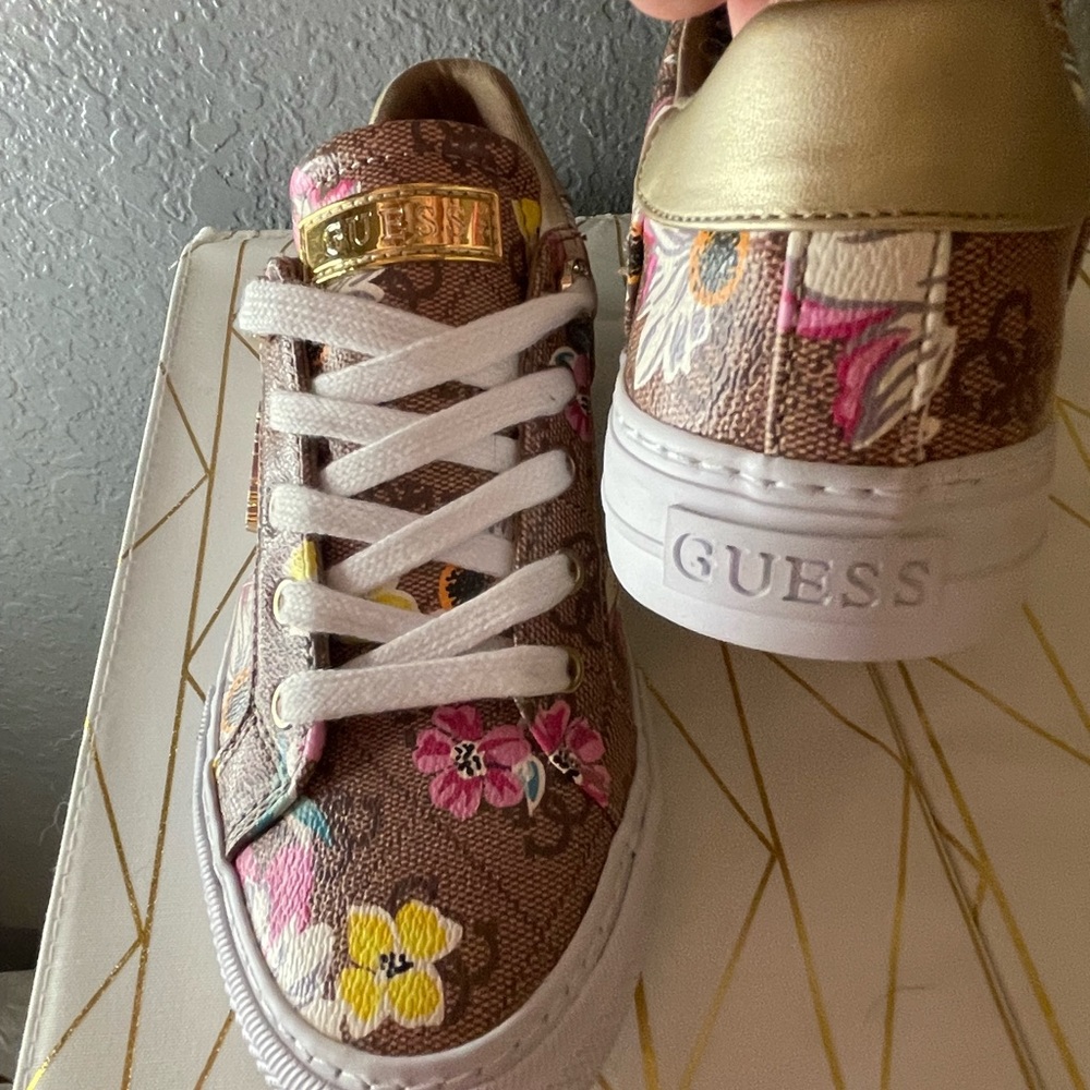 Never been wore Guess women’s Shoes
